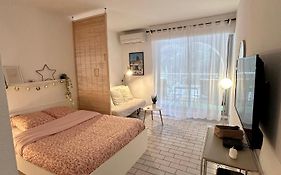 Studio Sur Le Port De Hyeres - A 2Min Des Plages, Clim & Balcon