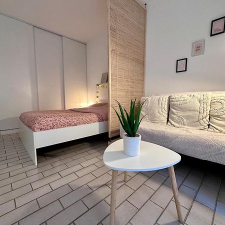 Studio Sur Le Port De Hyeres - A 2Min Des Plages, Clim & Balcon Extérieur photo