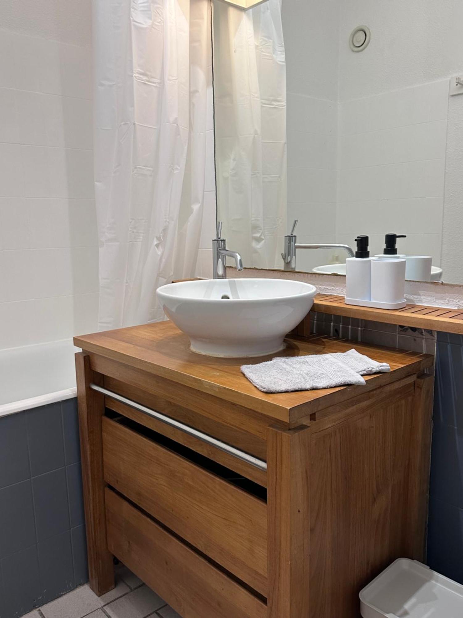 Studio Sur Le Port De Hyeres - A 2Min Des Plages, Clim & Balcon Extérieur photo