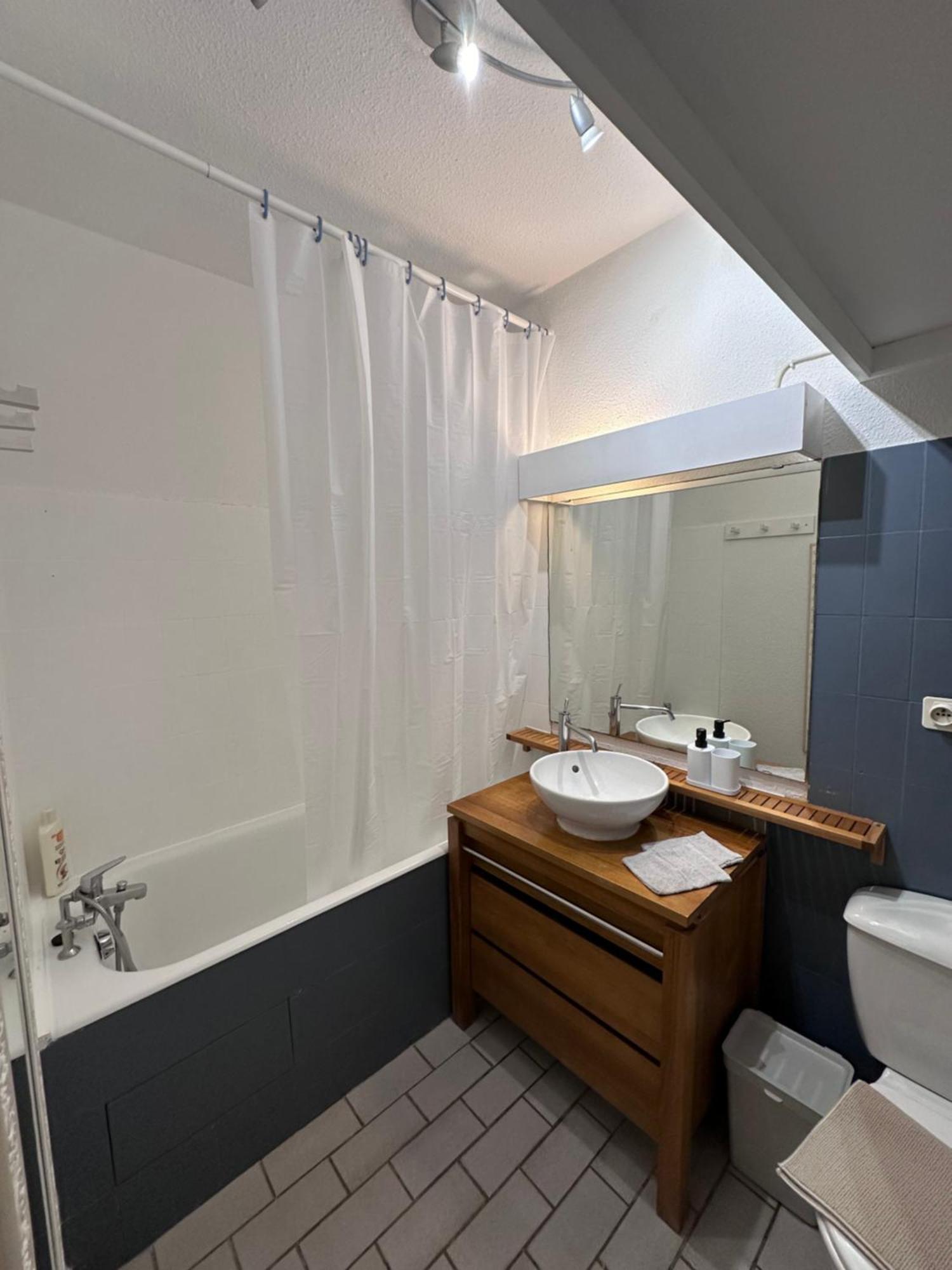 Studio Sur Le Port De Hyeres - A 2Min Des Plages, Clim & Balcon Extérieur photo