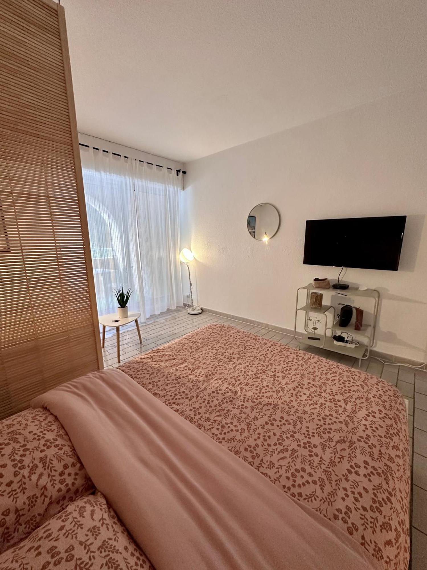 Studio Sur Le Port De Hyeres - A 2Min Des Plages, Clim & Balcon Extérieur photo