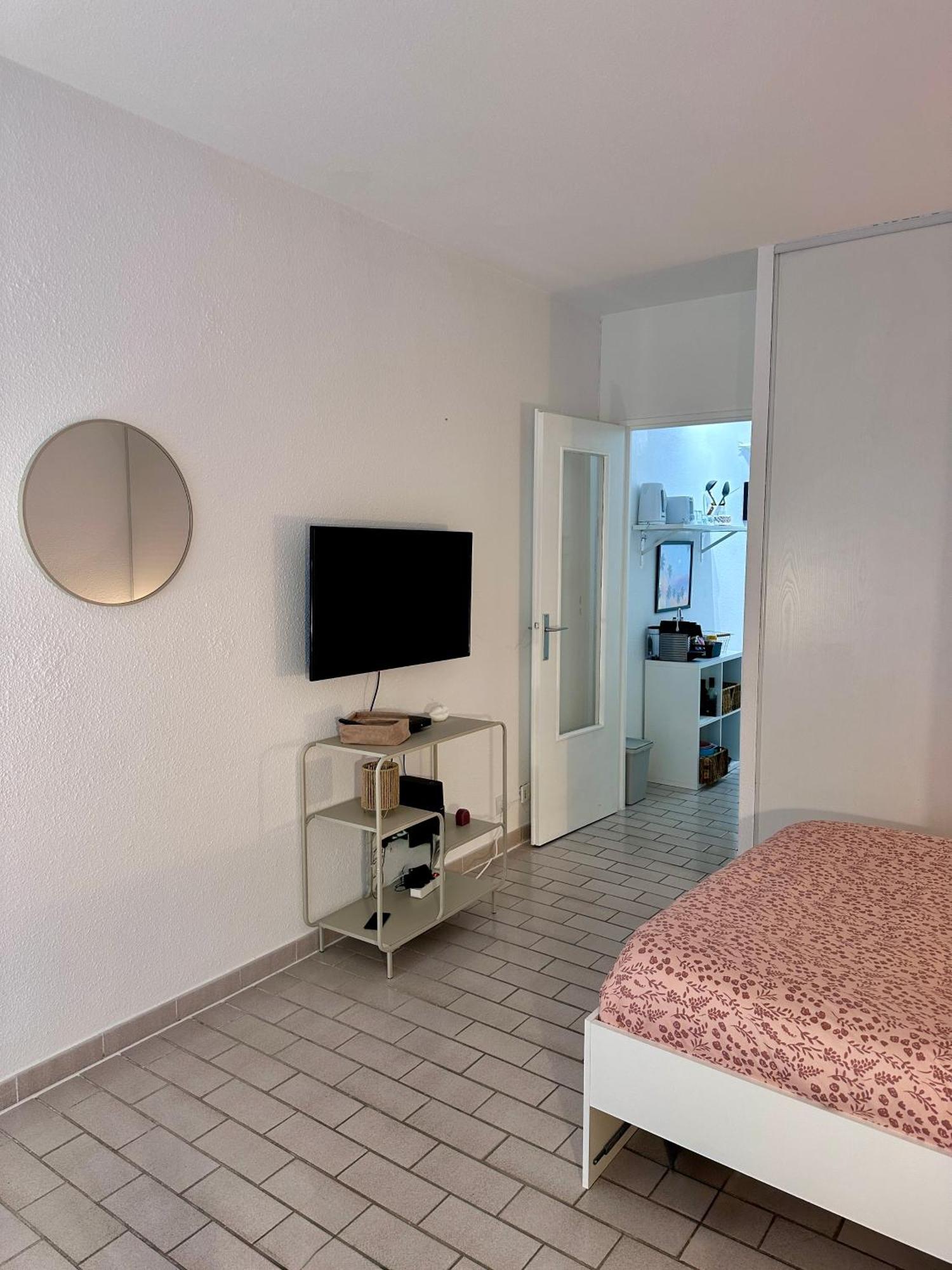 Studio Sur Le Port De Hyeres - A 2Min Des Plages, Clim & Balcon Extérieur photo