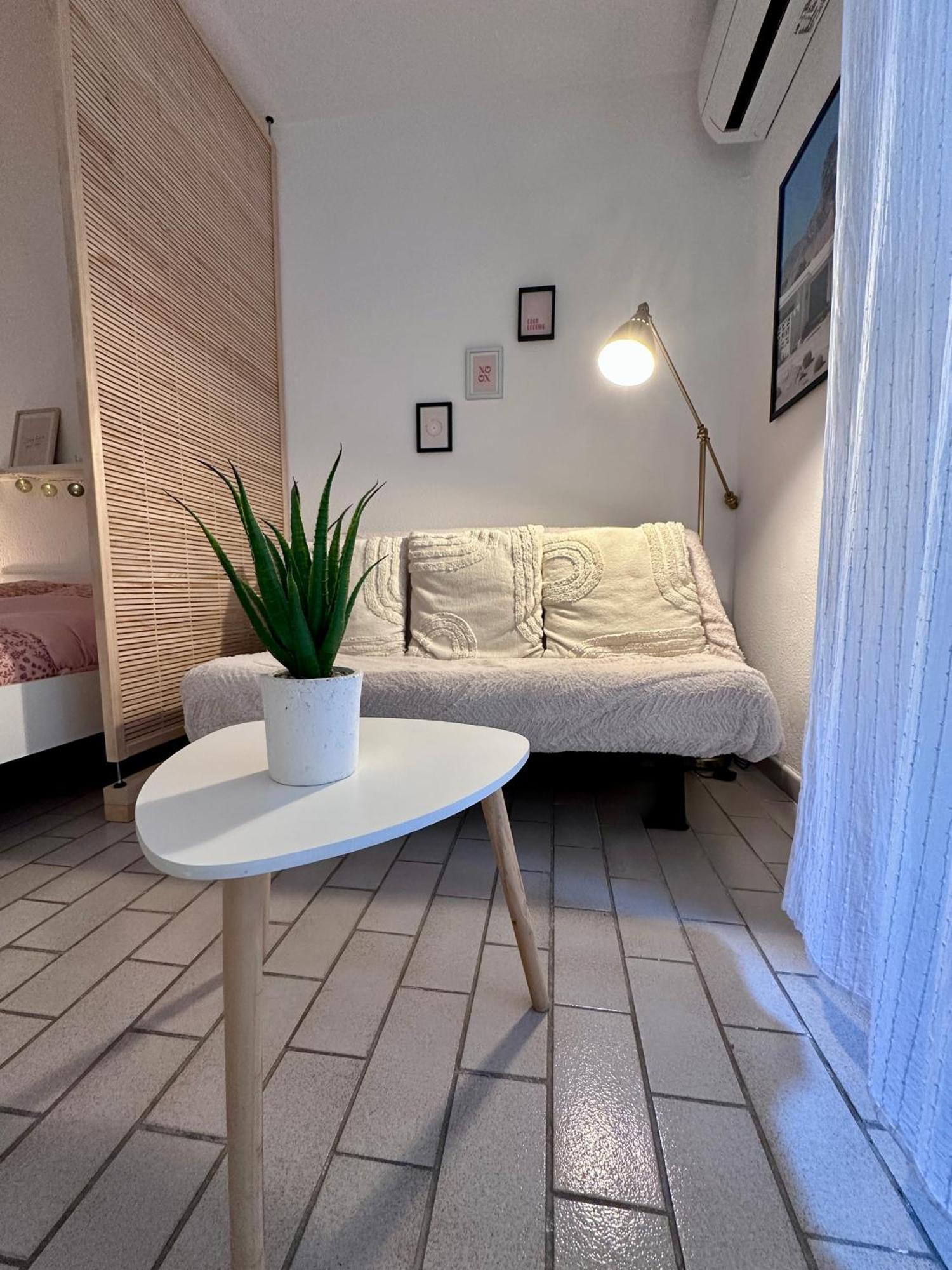Studio Sur Le Port De Hyeres - A 2Min Des Plages, Clim & Balcon Extérieur photo