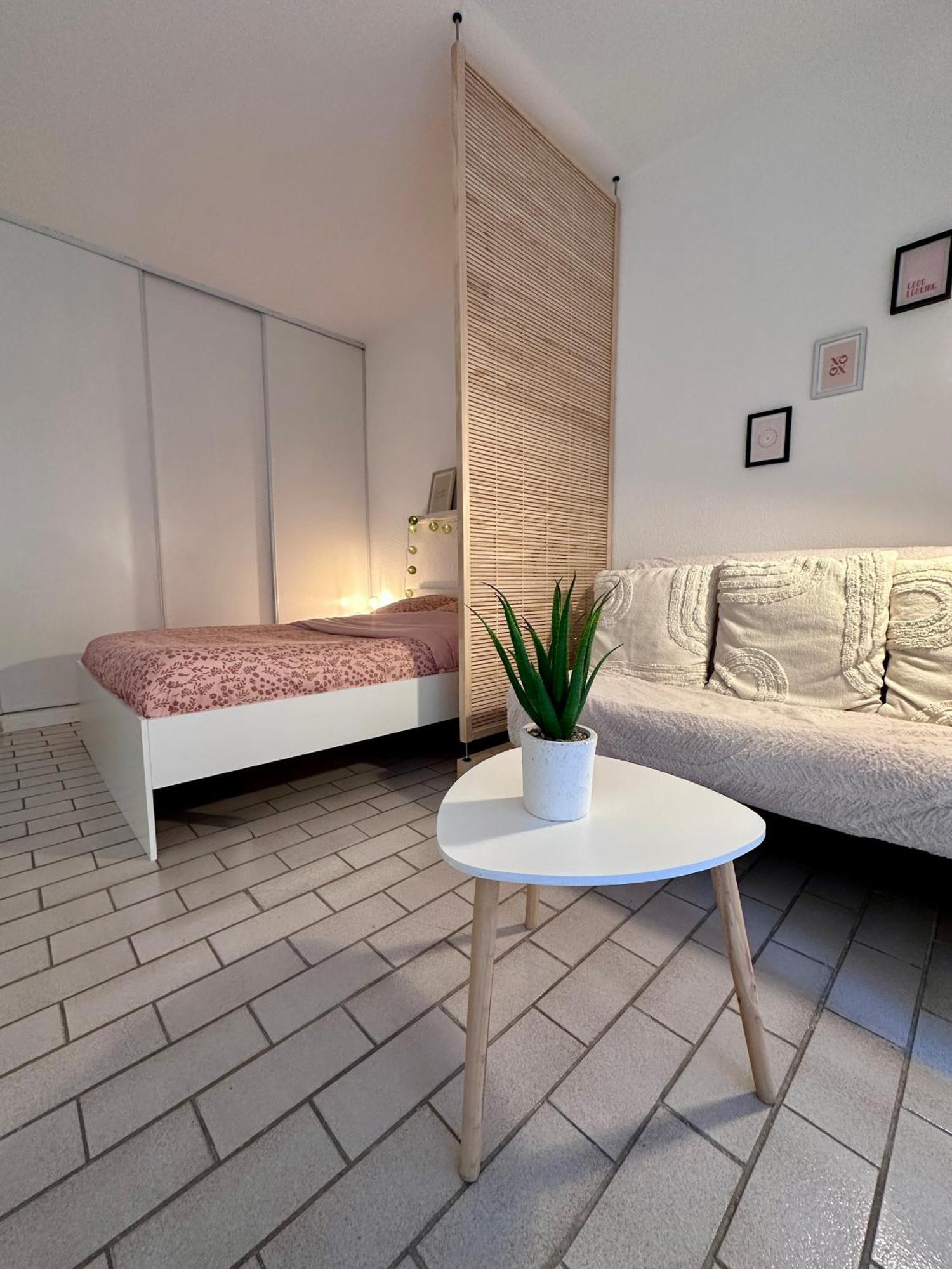 Studio Sur Le Port De Hyeres - A 2Min Des Plages, Clim & Balcon Extérieur photo